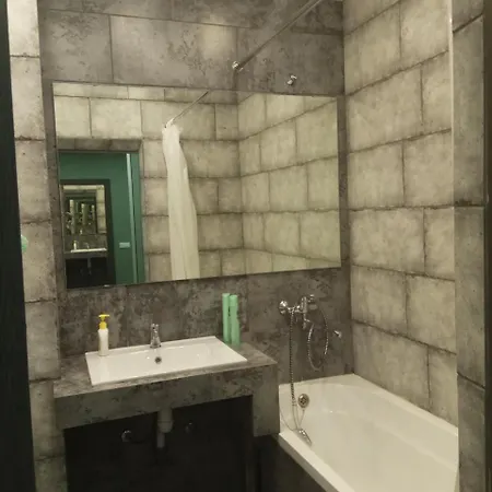 U Metro Grushevka Apartment *